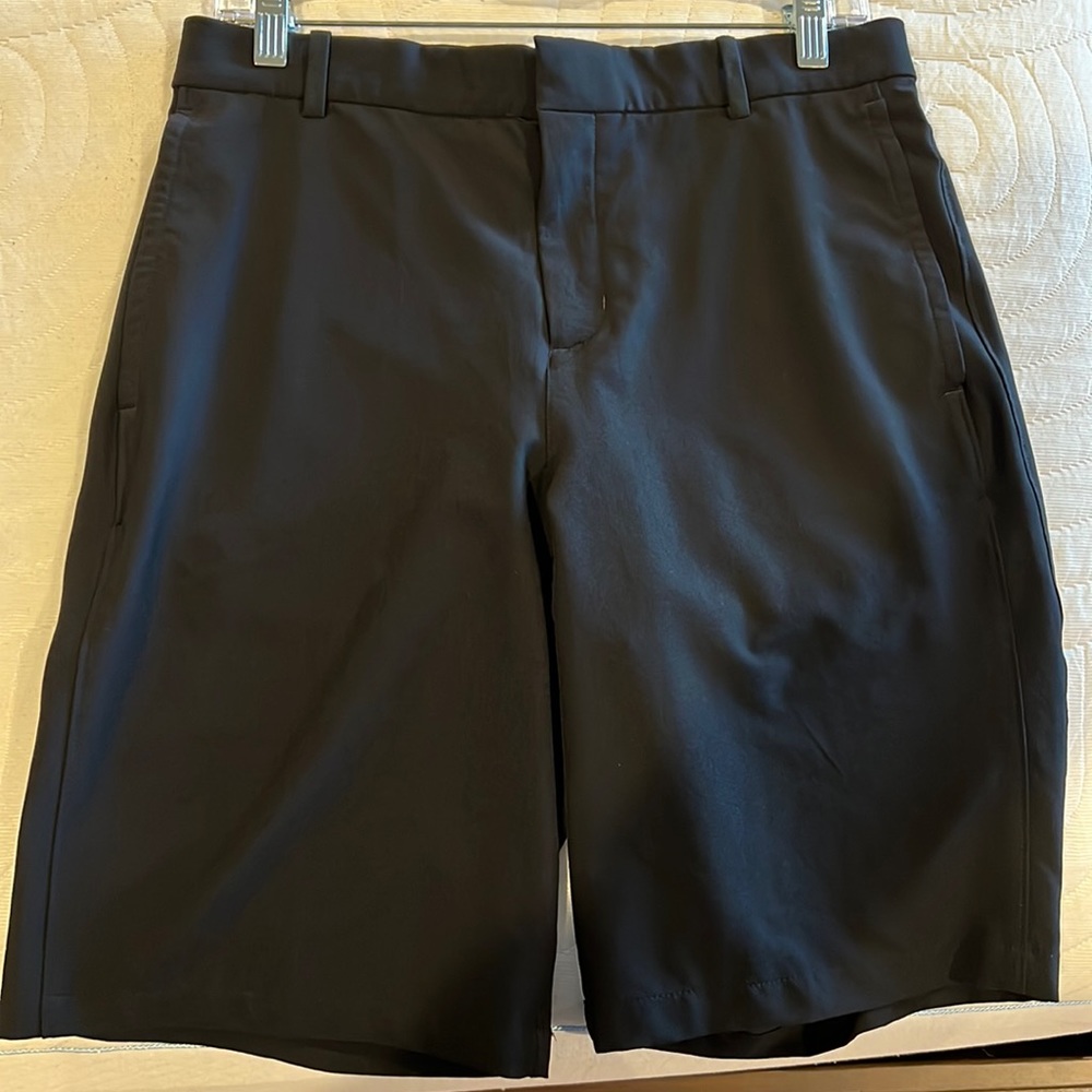 Nike men’s golf shorts size 30 barely worn like new